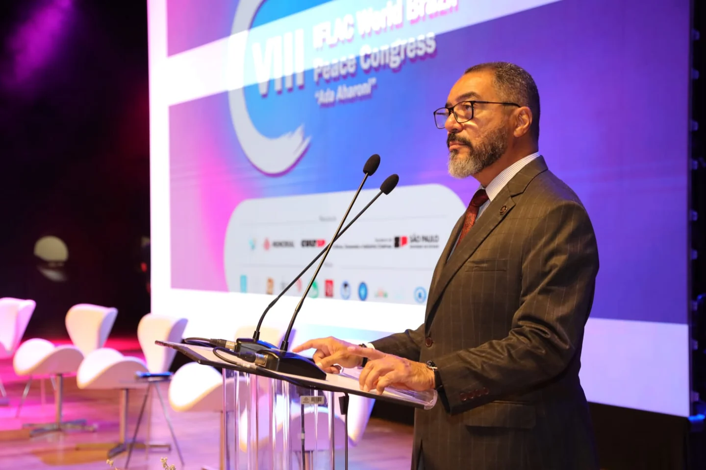 João Carlos Corrêa em pronunciamento durante congresso internacional